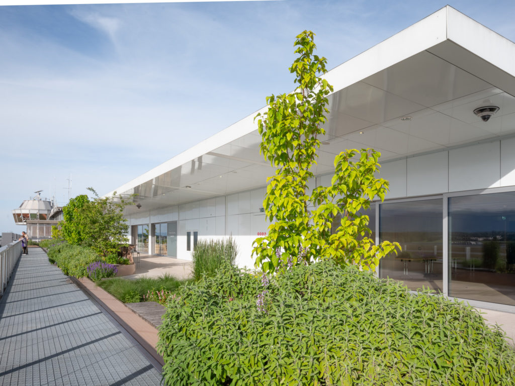 © TERRASSE PANORAMA - GENÈVE AÉROPORT © LAURA KELLER © CHRISTIAN DUPRAZ ARCHITECTURE OFFICE