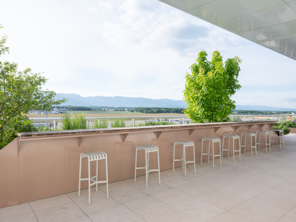 © TERRASSE PANORAMA - GENÈVE AÉROPORT © LAURA KELLER © CHRISTIAN DUPRAZ ARCHITECTURE OFFICE
