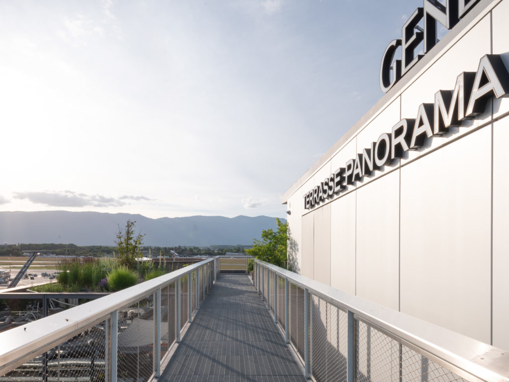 © TERRASSE PANORAMA - GENÈVE AÉROPORT © LAURA KELLER © CHRISTIAN DUPRAZ ARCHITECTURE OFFICE
