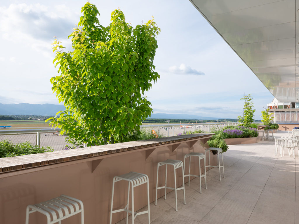 © TERRASSE PANORAMA - GENÈVE AÉROPORT © LAURA KELLER © CHRISTIAN DUPRAZ ARCHITECTURE OFFICE
